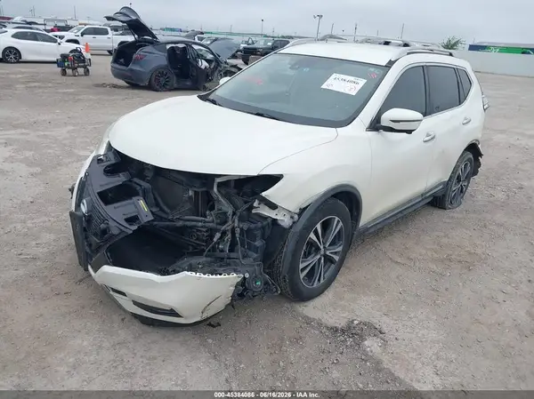 JN8AT2MT2HW139104 2017 NISSAN ROGUE - Image 2