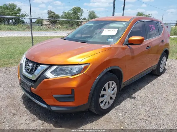 JN8AT2MT2HW139507 2017 NISSAN ROGUE - Image 2