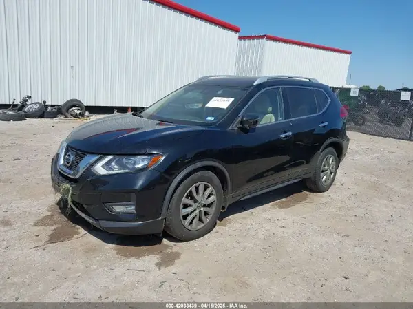 JN8AT2MT2HW147946 2017 NISSAN ROGUE - Image 2