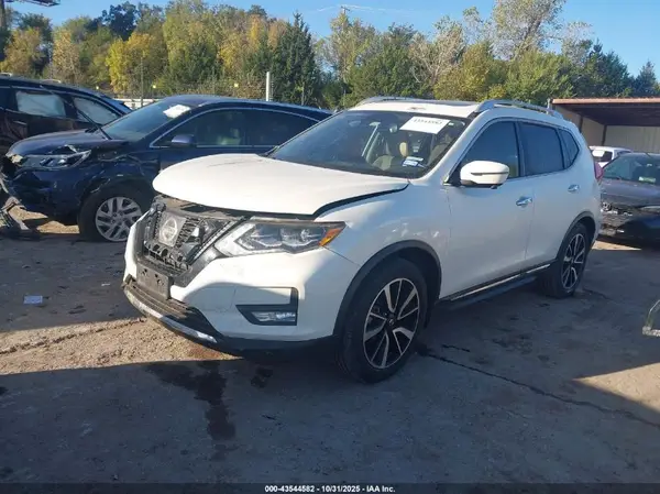 JN8AT2MT2HW148045 2017 NISSAN ROGUE - Image 2