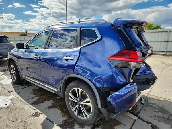 JN8AT2MT2HW149244 2017 NISSAN ROGUE - Image 2