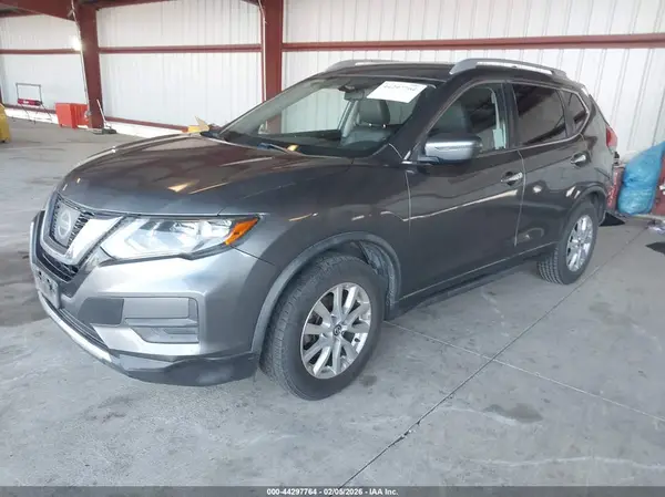 JN8AT2MT2HW153388 2017 NISSAN ROGUE - Image 2