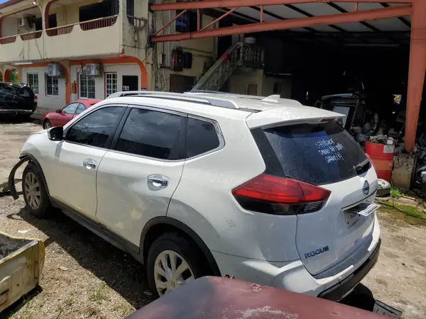 JN8AT2MT2HW154539 2017 NISSAN ROGUE - Image 2
