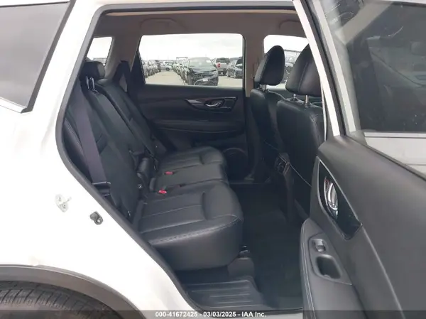 JN8AT2MT2HW380211 2017 NISSAN ROGUE - Image 8