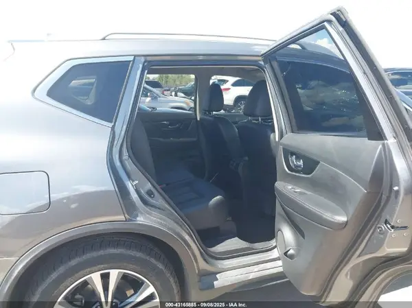 JN8AT2MT2HW382136 2017 NISSAN ROGUE - Image 8