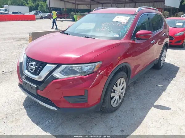 JN8AT2MT2HW384615 2017 NISSAN ROGUE - Image 2