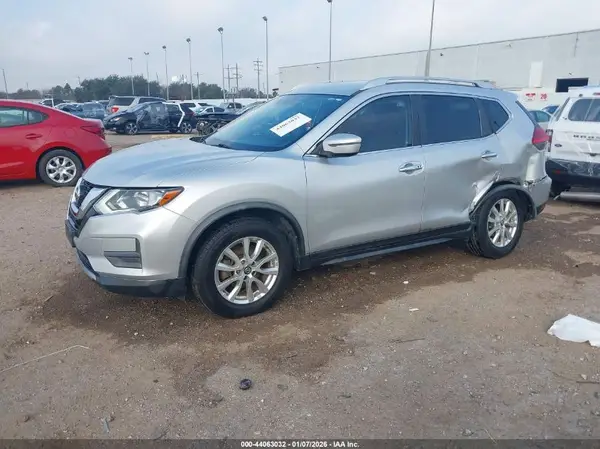 JN8AT2MT2HW386624 2017 NISSAN ROGUE - Image 2