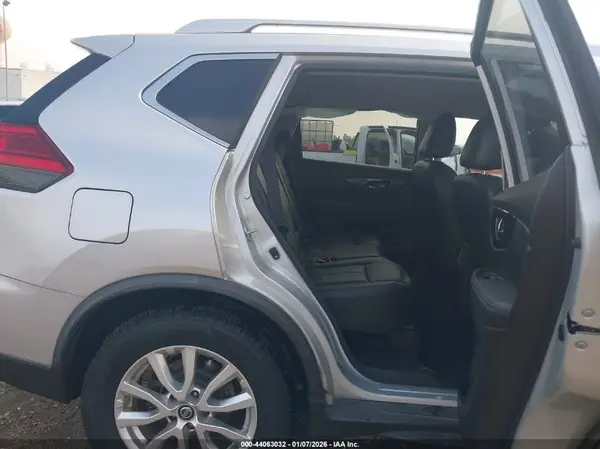 JN8AT2MT2HW386624 2017 NISSAN ROGUE - Image 8