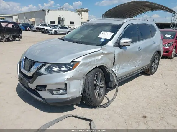 JN8AT2MT2HW391354 2017 NISSAN ROGUE - Image 2