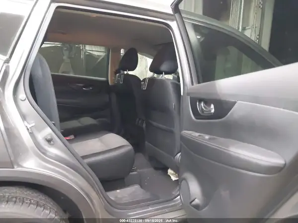 JN8AT2MT2HW392987 2017 NISSAN ROGUE - Image 8