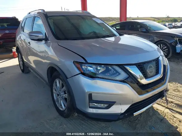 JN8AT2MT2HW397378 2017 NISSAN ROGUE - Image 1