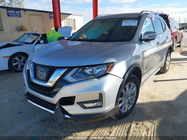 JN8AT2MT2HW397378 2017 NISSAN ROGUE - Image 2