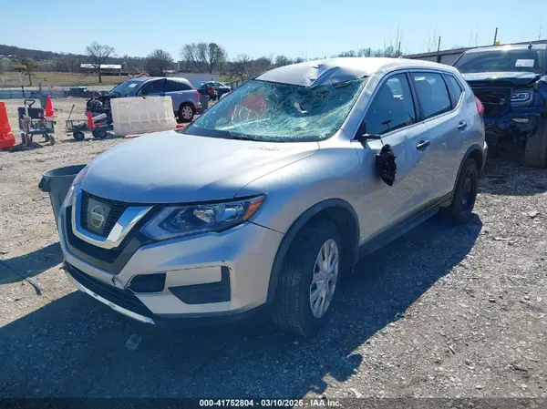 JN8AT2MT2HW401798 2017 NISSAN ROGUE - Image 2