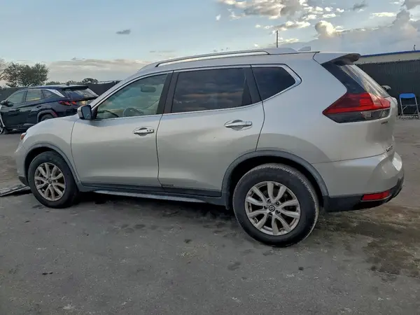 JN8AT2MT2JW452952 2018 NISSAN ROGUE - Image 2