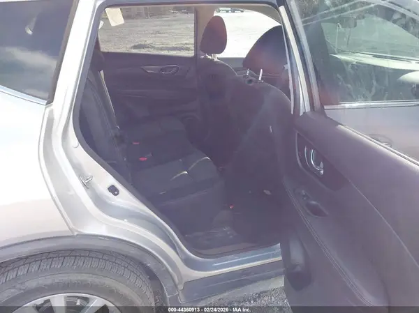 JN8AT2MT2JW453017 2018 NISSAN ROGUE - Image 8