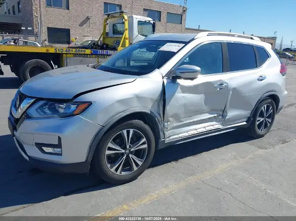 JN8AT2MT2JW453373 2018 NISSAN ROGUE - Image 2