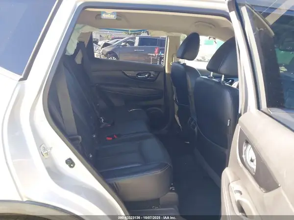 JN8AT2MT2JW453373 2018 NISSAN ROGUE - Image 8