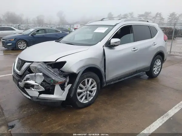 JN8AT2MT2JW454927 2018 NISSAN ROGUE - Image 2
