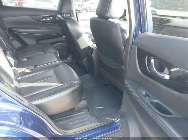JN8AT2MT2JW456838 2018 NISSAN ROGUE - Image 8
