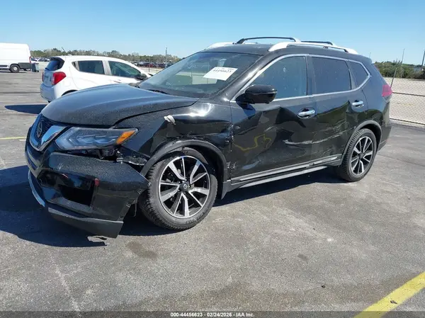 JN8AT2MT2JW457553 2018 NISSAN ROGUE - Image 2