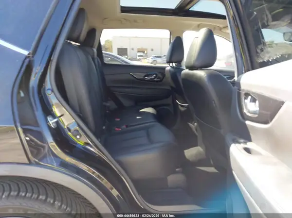 JN8AT2MT2JW457553 2018 NISSAN ROGUE - Image 8