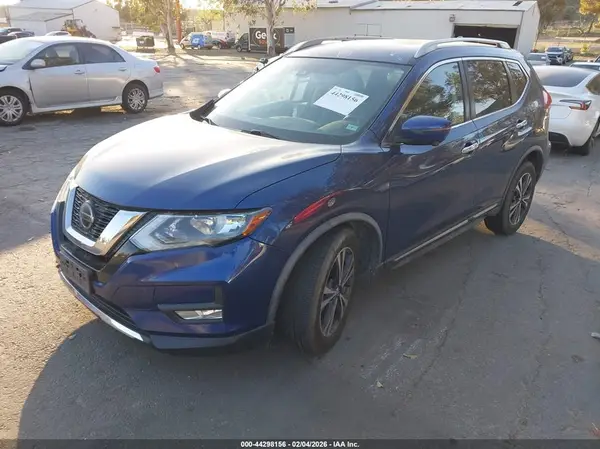 JN8AT2MT2JW458072 2018 NISSAN ROGUE - Image 2