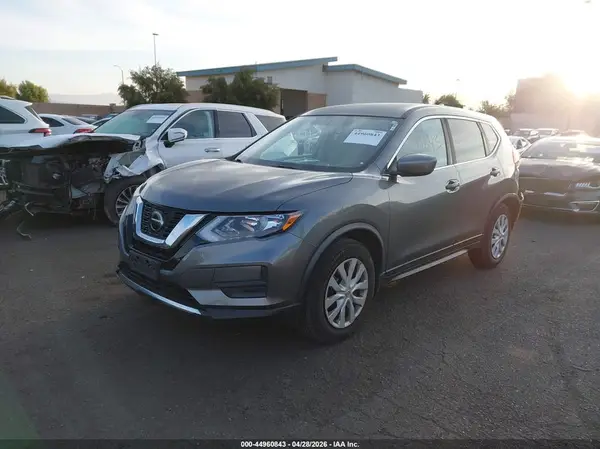JN8AT2MT2JW458525 2018 NISSAN ROGUE - Image 2