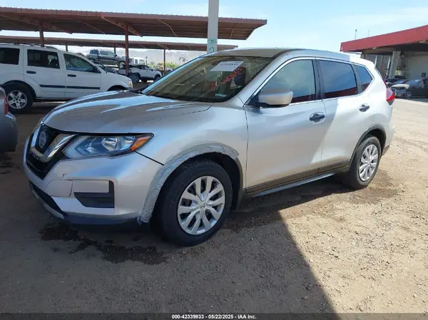 JN8AT2MT2JW458637 2018 NISSAN ROGUE - Image 2