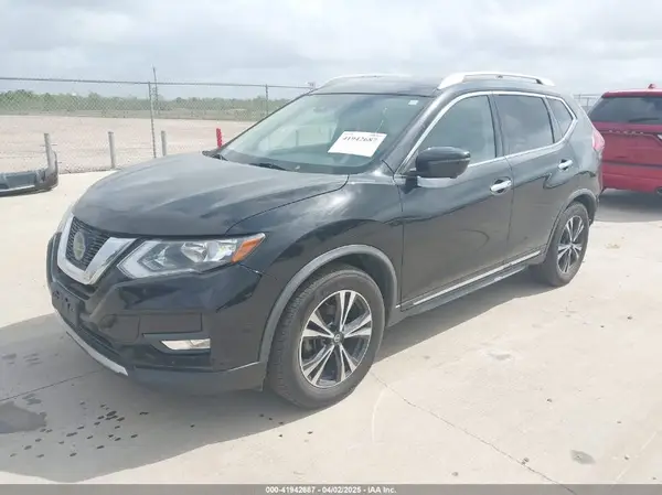 JN8AT2MT2JW459982 2018 NISSAN ROGUE - Image 2