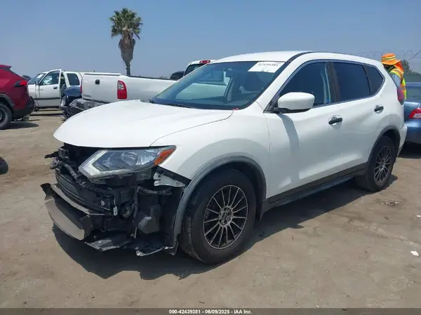 JN8AT2MT2JW461683 2018 NISSAN ROGUE - Image 2