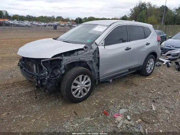 JN8AT2MT2JW463725 2018 NISSAN ROGUE - Image 2