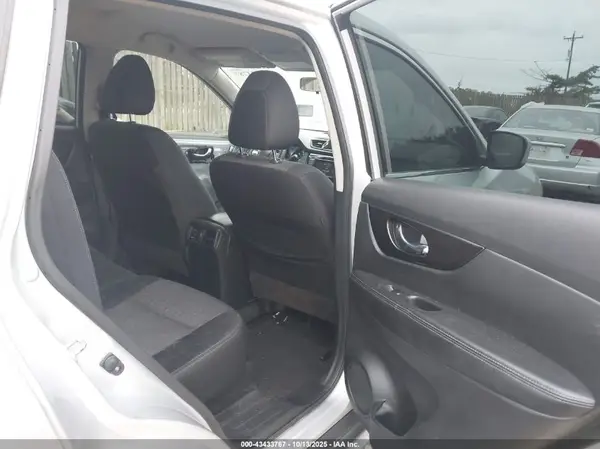 JN8AT2MT2JW463725 2018 NISSAN ROGUE - Image 8