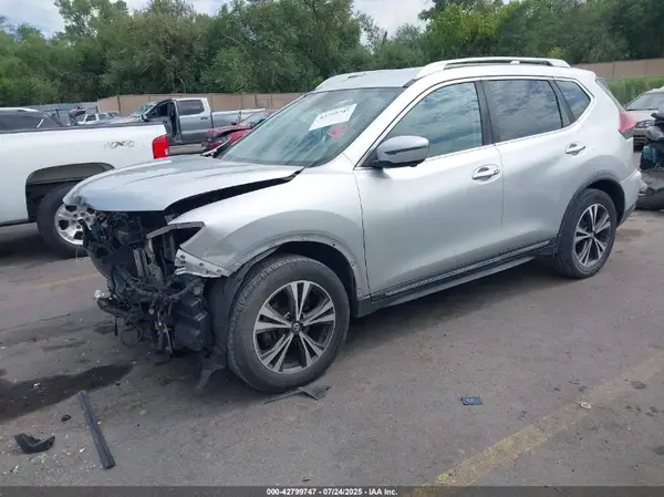 JN8AT2MT2JW465247 2018 NISSAN ROGUE - Image 2