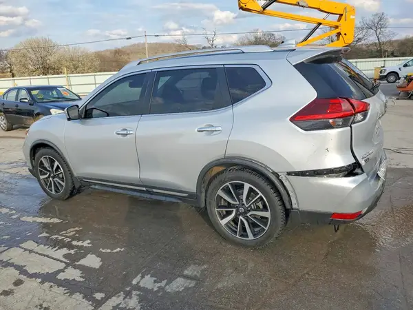 JN8AT2MT2JW467192 2018 NISSAN ROGUE - Image 2