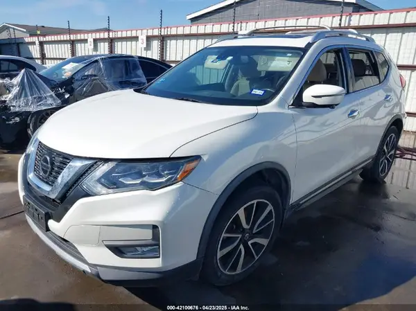 JN8AT2MT2JW468813 2018 NISSAN ROGUE - Image 2