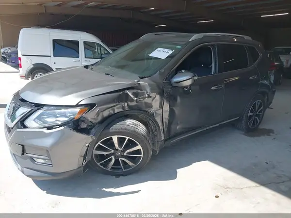 JN8AT2MT2JW470674 2018 NISSAN ROGUE - Image 2