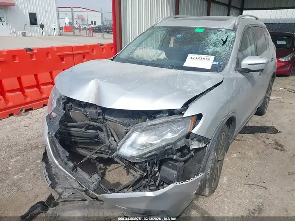 JN8AT2MT2JW470755 2018 NISSAN ROGUE - Image 2