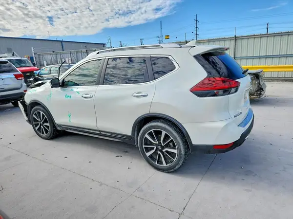 JN8AT2MT2JW485854 2018 NISSAN ROGUE - Image 2
