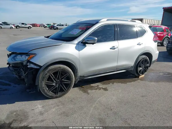 JN8AT2MT2JW487720 2018 NISSAN ROGUE - Image 2