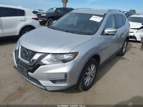 JN8AT2MT2JW492237 2018 NISSAN ROGUE - Image 2