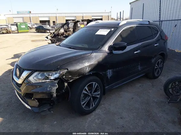 JN8AT2MT2KW253403 2019 NISSAN ROGUE - Image 2