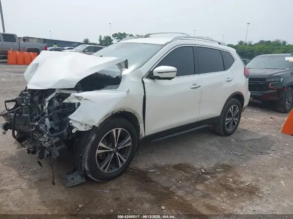 JN8AT2MT2KW261808 2019 NISSAN ROGUE - Image 2