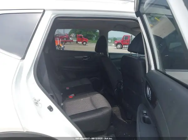 JN8AT2MT2KW261808 2019 NISSAN ROGUE - Image 8