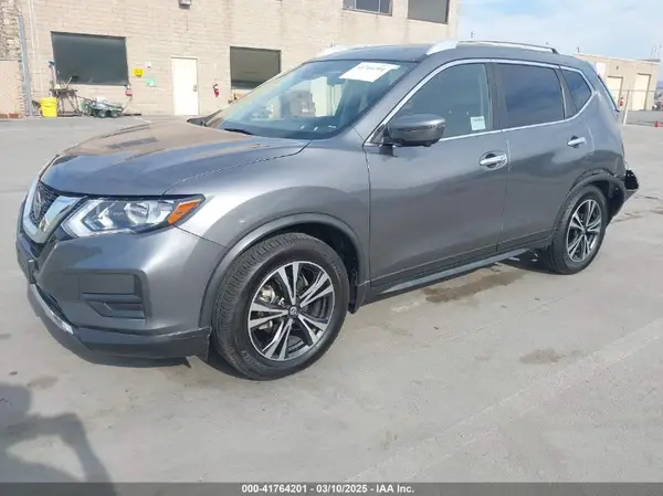 JN8AT2MT2KW266359 2019 NISSAN ROGUE - Image 2