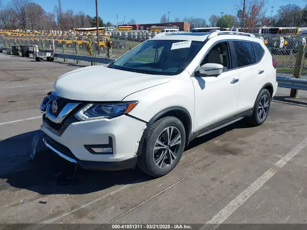 JN8AT2MT2KW266507 2019 NISSAN ROGUE - Image 2