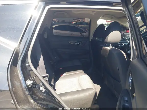 JN8AT2MT2KW267561 2019 NISSAN ROGUE - Image 8