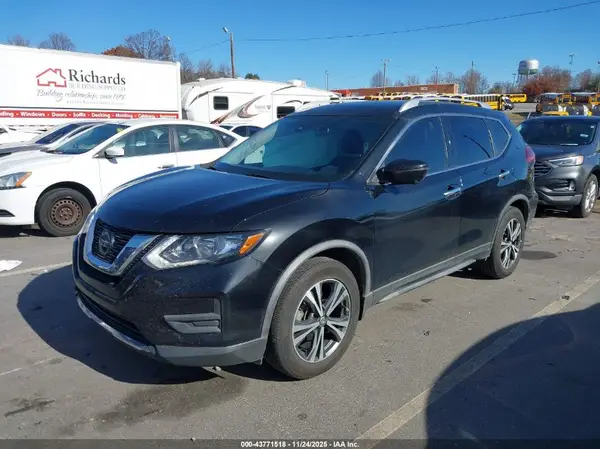 JN8AT2MT2KW267916 2019 NISSAN ROGUE - Image 2