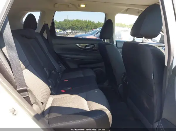 JN8AT2MT2KW268144 2019 NISSAN ROGUE - Image 8