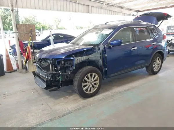 JN8AT2MT2KW505456 2019 NISSAN ROGUE - Image 2