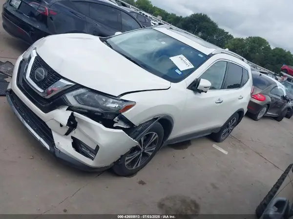 JN8AT2MT2LW008425 2020 NISSAN ROGUE - Image 2